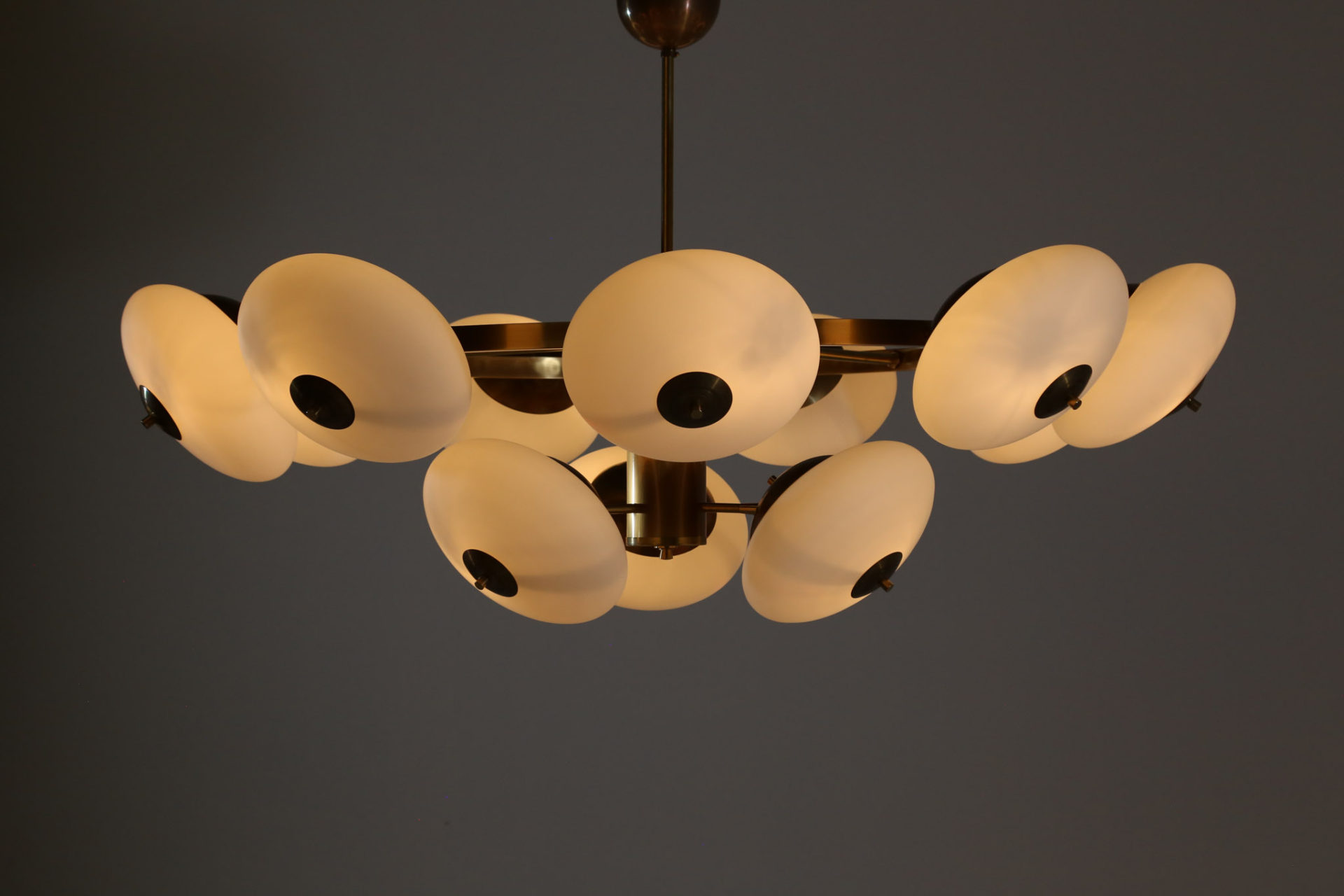 24 Bras Antique Fait à la Main Mi Siècle Laiton Spoutnik Lustre