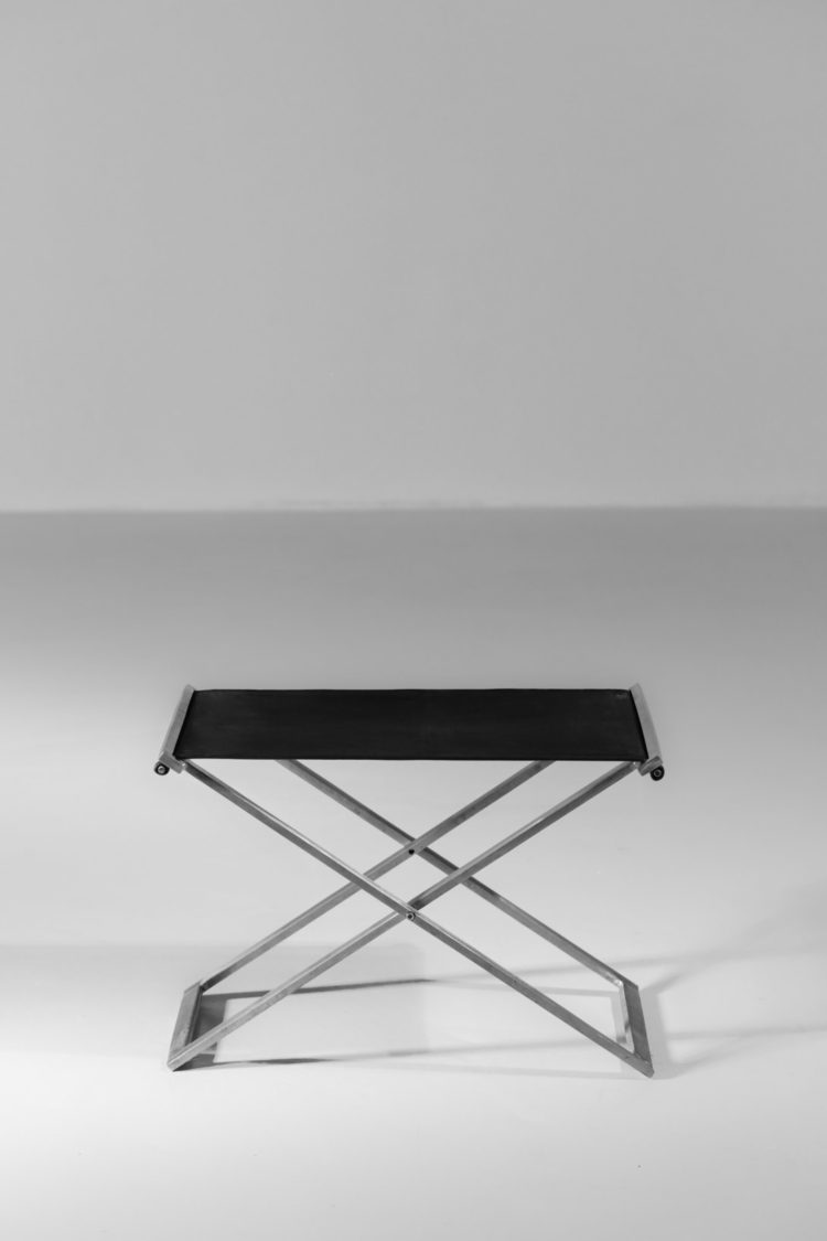 tabouret moderne en acier et cuir style poul Kjaerholm