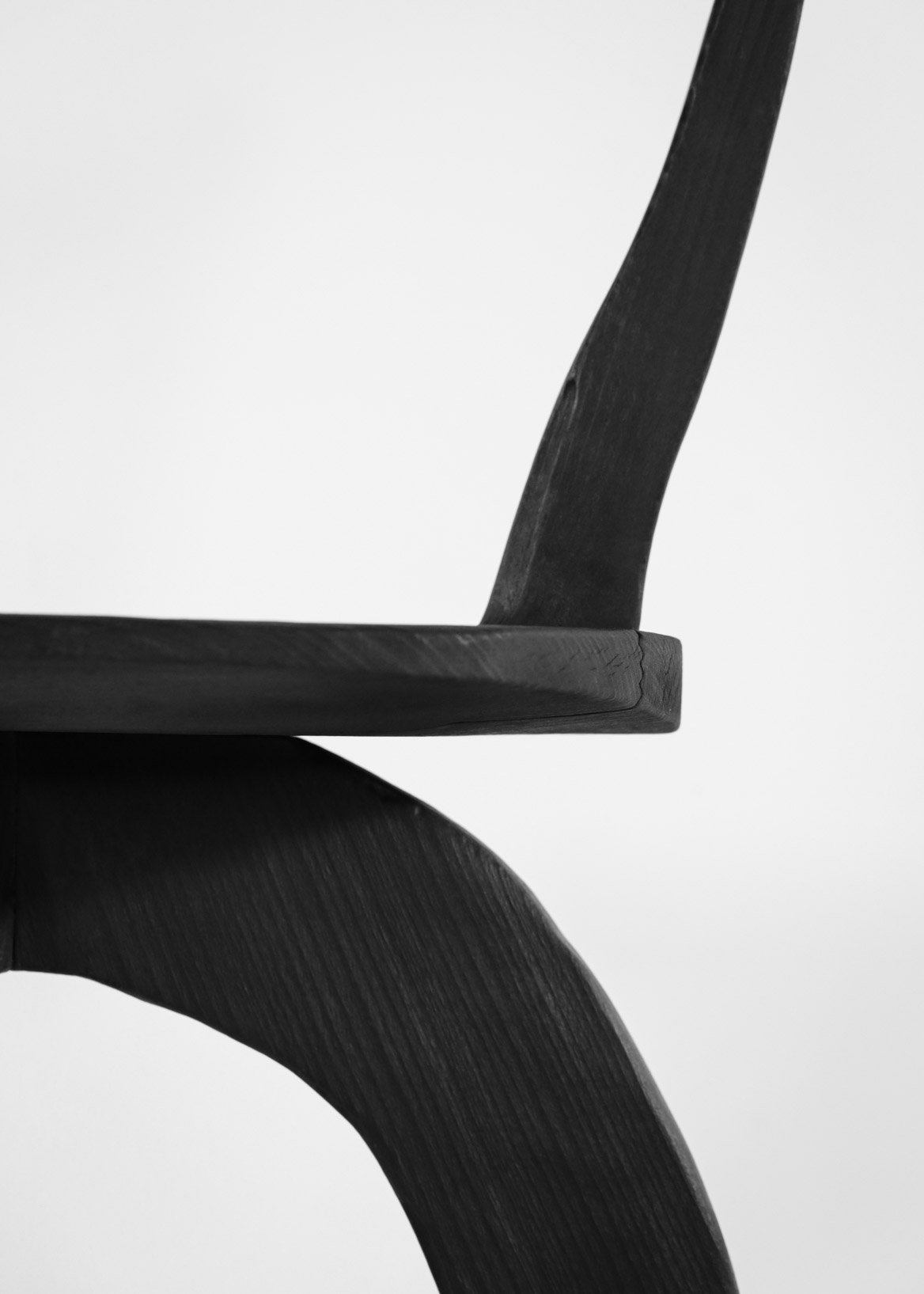 Chaise vincent vincent danke galerie chaise ebeniste bois bruléChaise vincent vincent danke galerie chaise ebeniste bois brulé