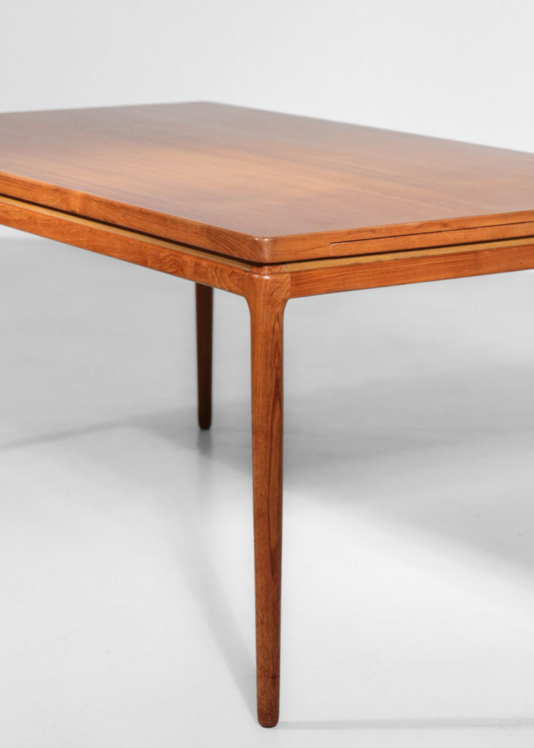 Table à manger danoise en teck Johannes Andersen Éditeur CHR Linneberg 1960 scandinave