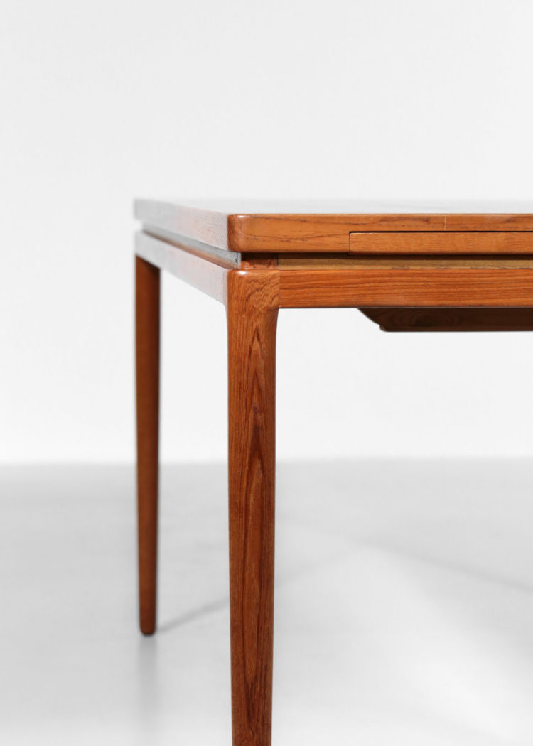 Table à manger danoise en teck Johannes Andersen Éditeur CHR Linneberg 1960 scandinave