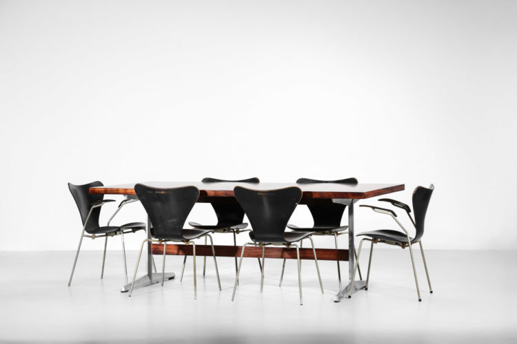 table à manger scandinave en palissandre de rio pietement en fonte d'aluminium