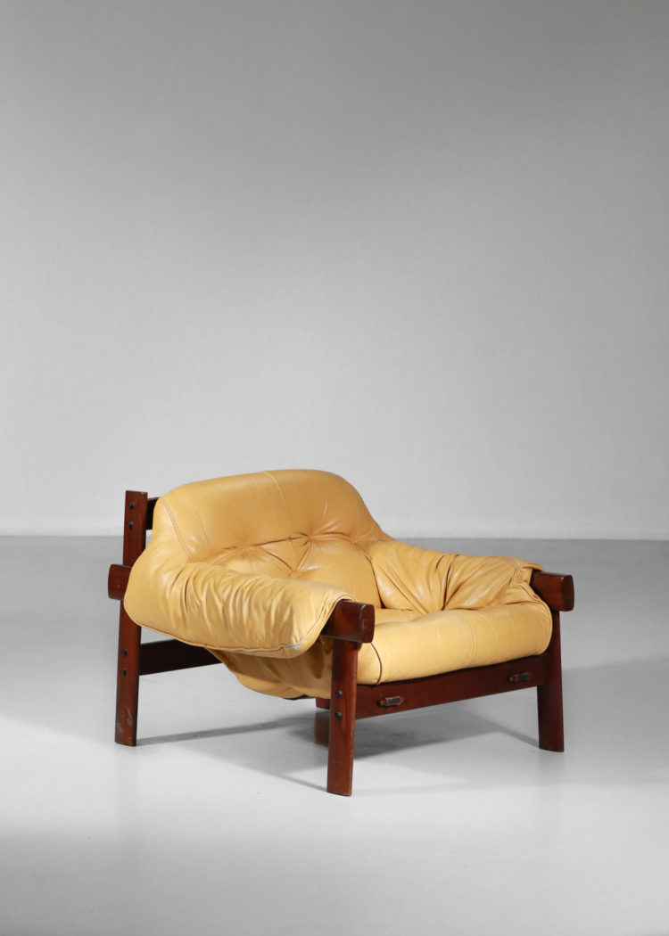 fauteuil percival lafer design bresilien en cuir jaune jacaranda4