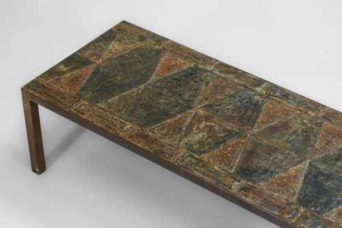 grande table basse brutaliste en pierre de lave emaillé3