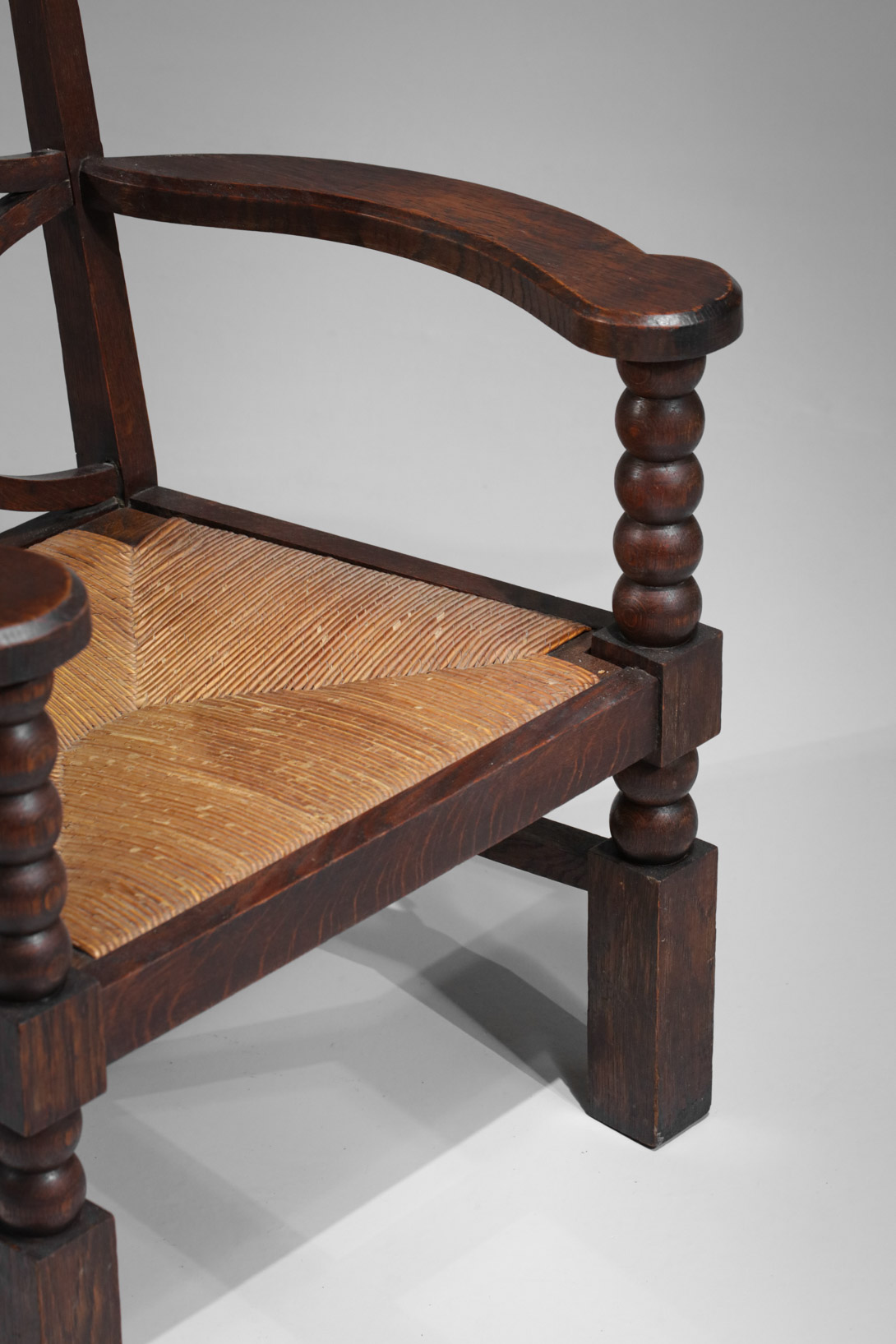 paire de fauteuil regionaliste vintage paillé années 60 F105 paire de fauteuil regionaliste vintage paillé années 60 F105