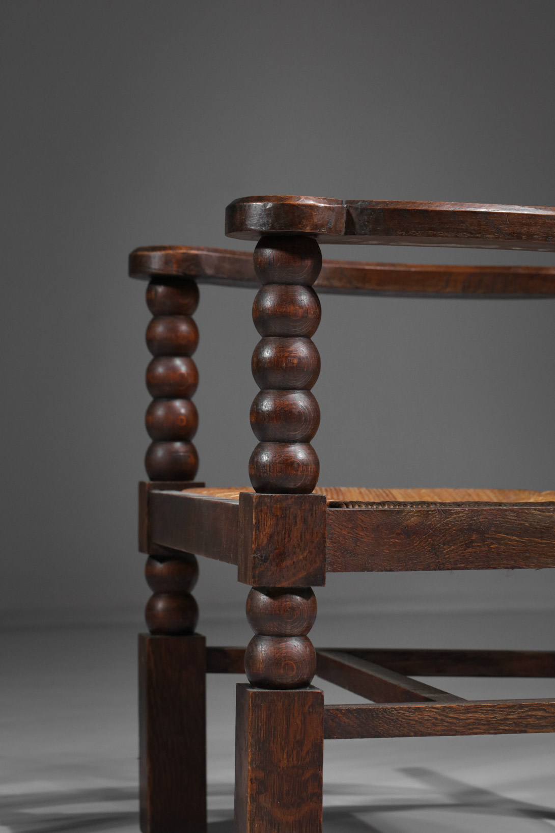 paire de fauteuil regionaliste vintage paillé années 60 F105 paire de fauteuil regionaliste vintage paillé années 60 F105