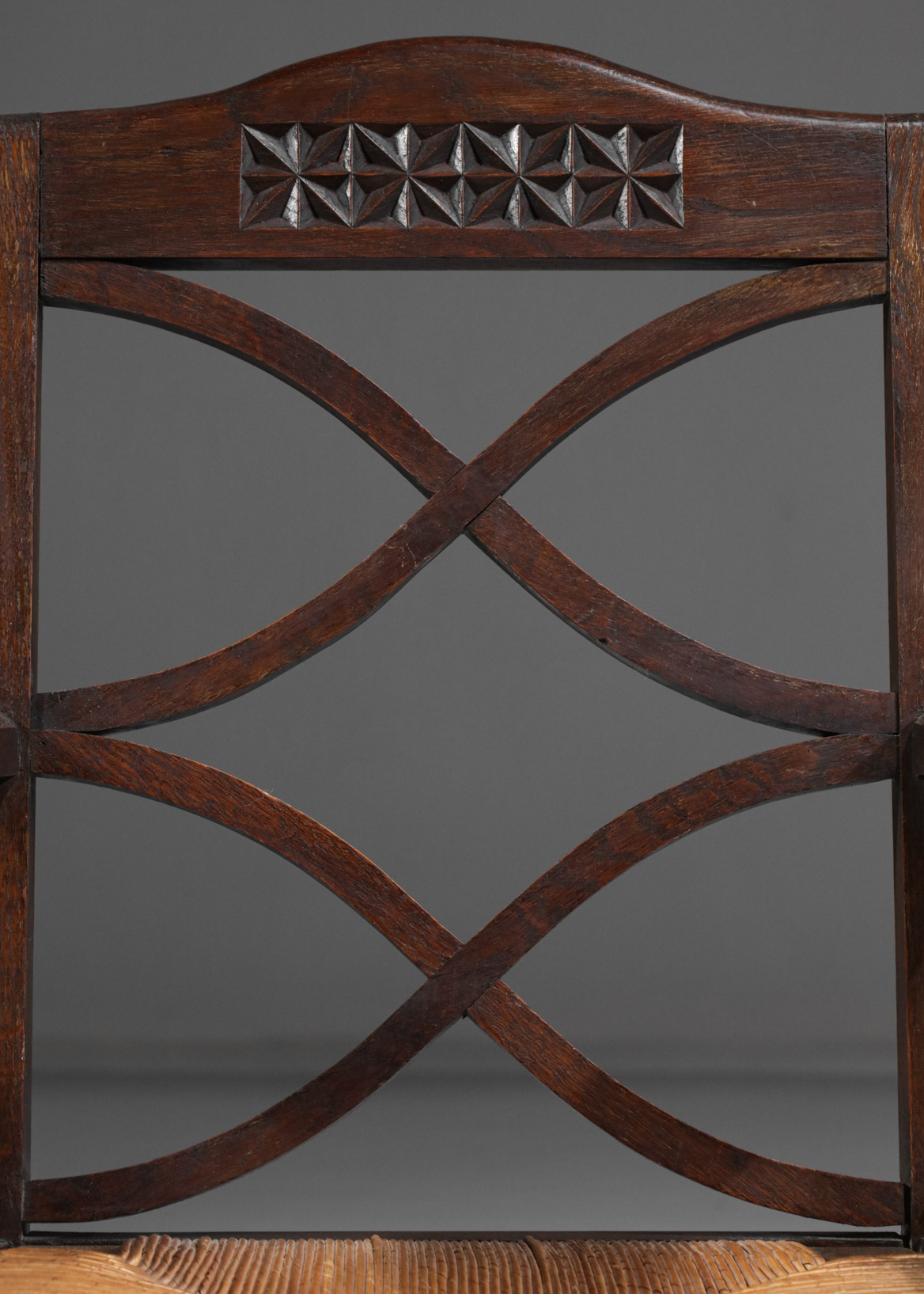 paire de fauteuil regionaliste vintage paillé années 60 F105 paire de fauteuil regionaliste vintage paillé années 60 F105