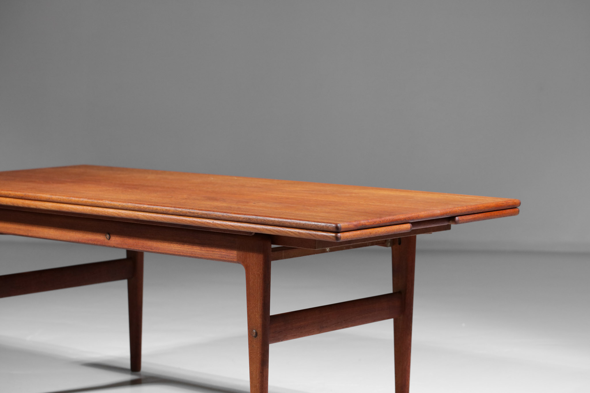 Danish teak coffee table convertible into a scandinavian dining table –  F136 – Danke Galerie