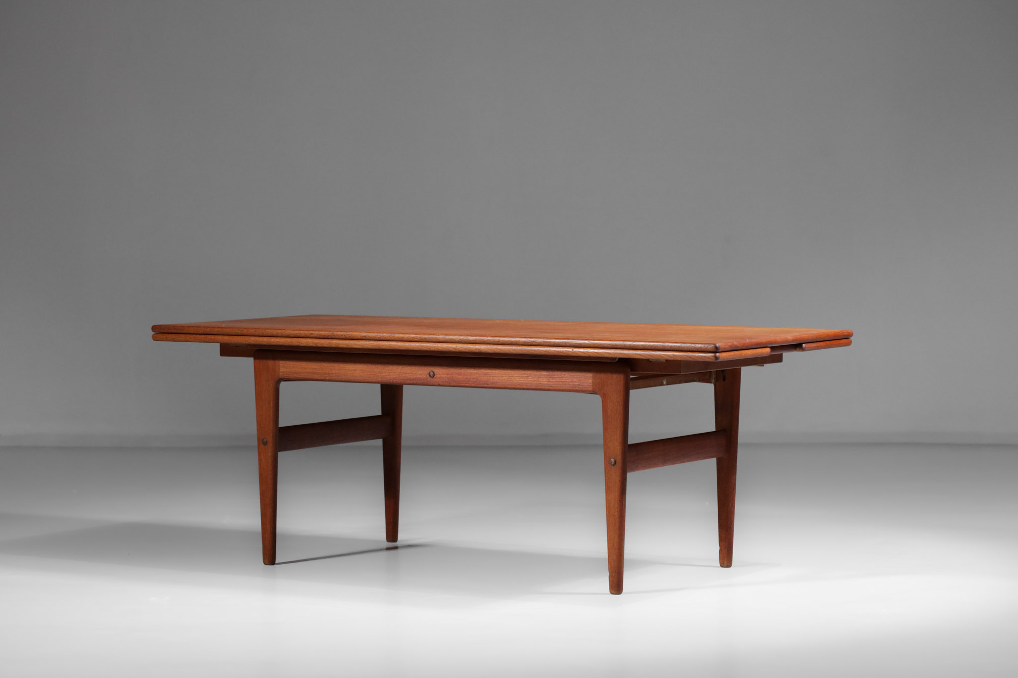 Danish teak coffee table convertible into a scandinavian dining table –  F136 – Danke Galerie