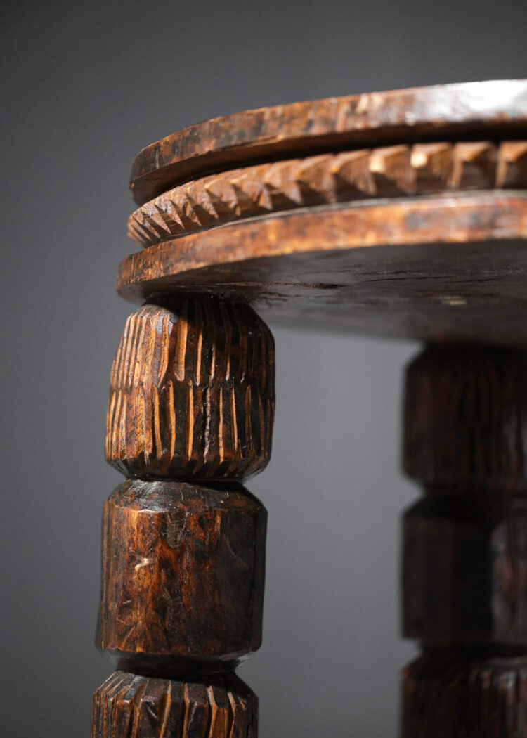 Gueridon bout de canapé africain en bois sculpté années 60 E557