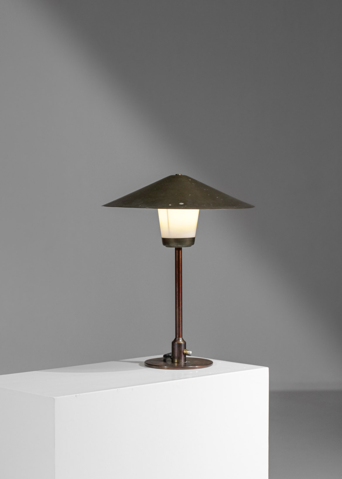 Forberedende navn plast Dum Danish desk or table lamp from the 1950s attributed to Lyfa – E149 – Danke  Galerie