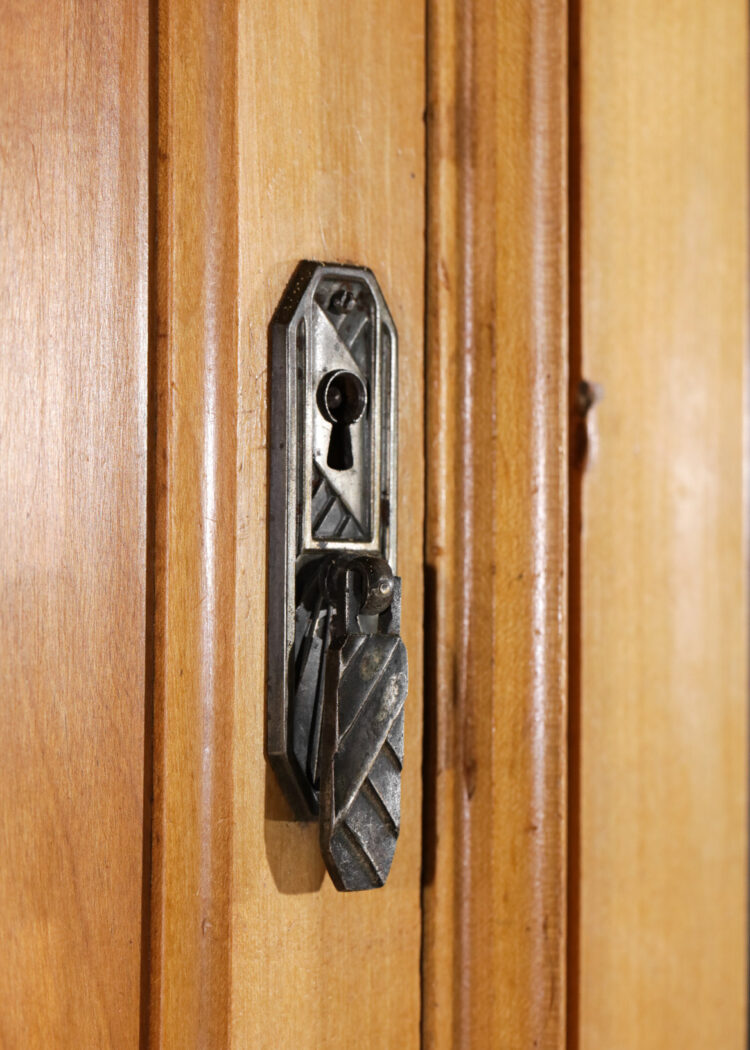 armoire française art nouveau des années 1920 style henry van de velde F106