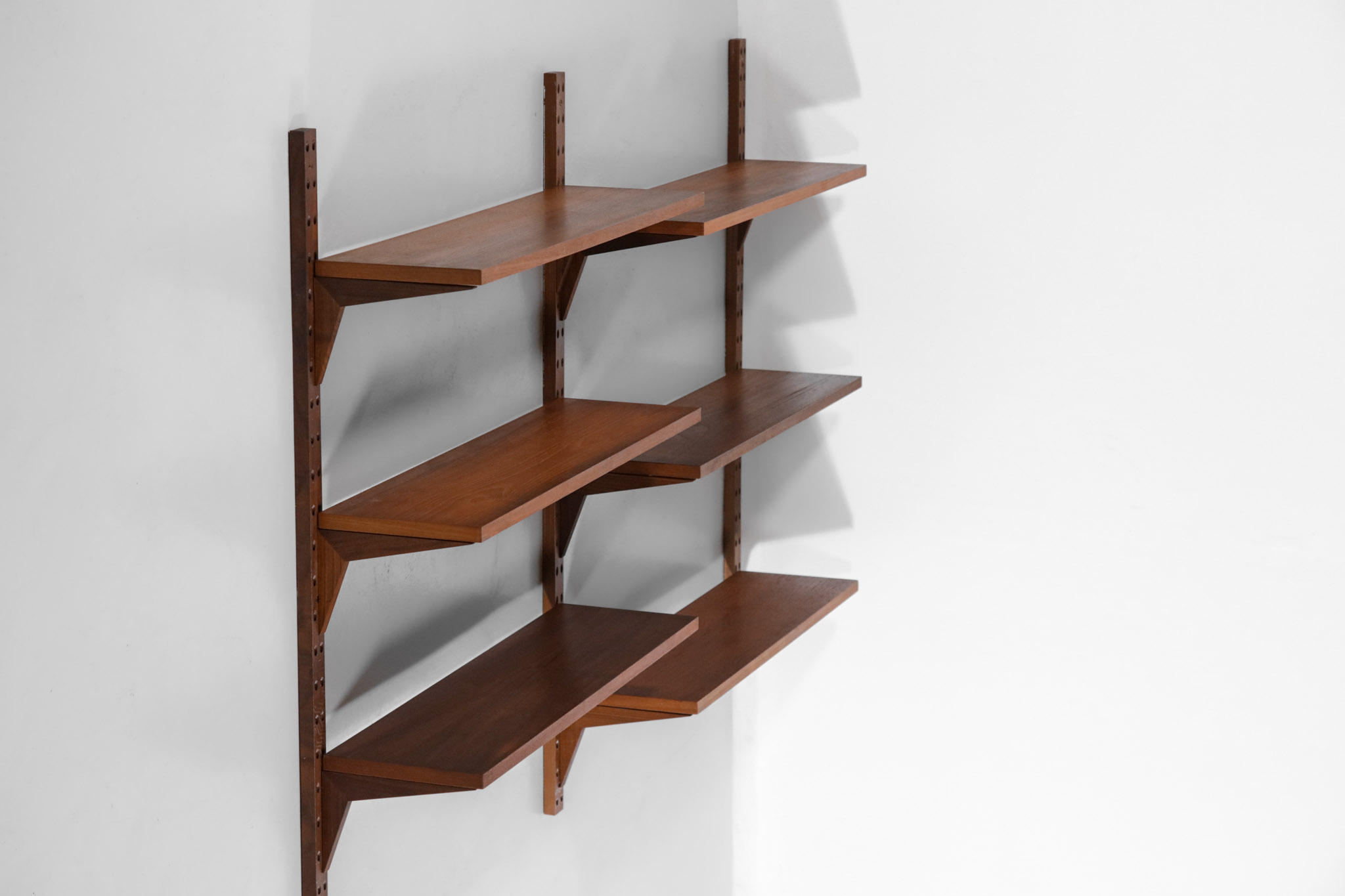 Wall Bookcase Cadovius 6 Shelves, Scandinavian Wood Shelves