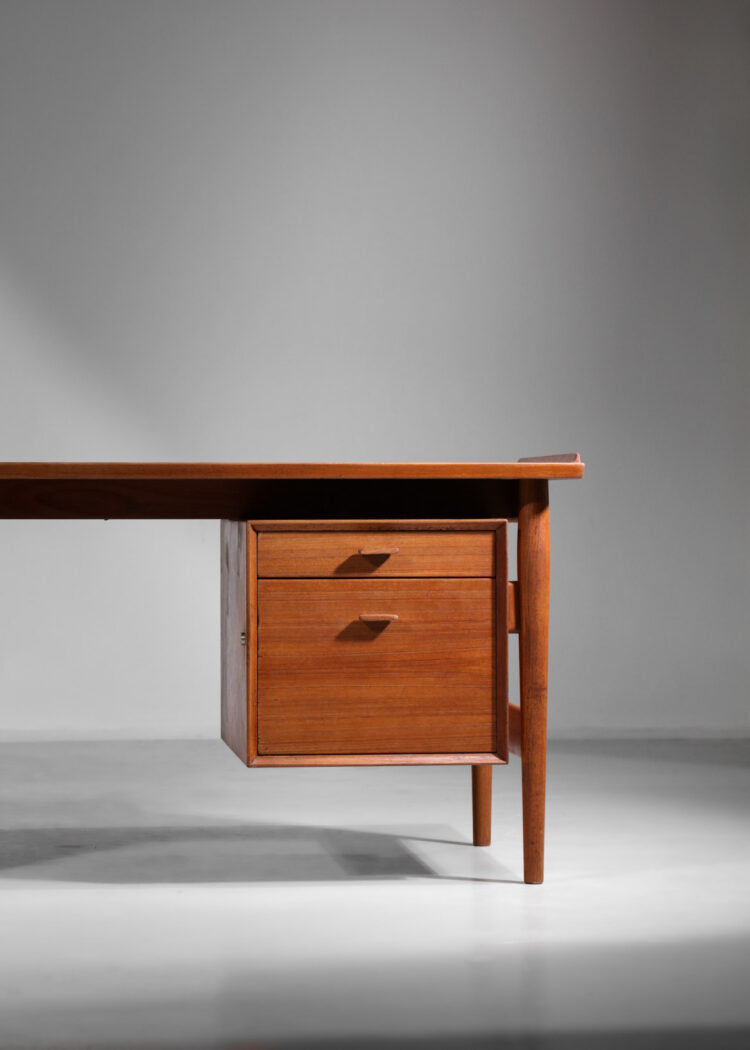 grand bureau arne vodder en teck danois scandinave E518