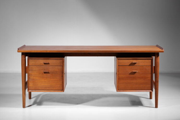 grand bureau arne vodder en teck danois scandinave E518