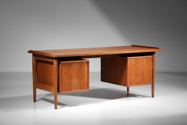 grand bureau arne vodder en teck danois scandinave E518