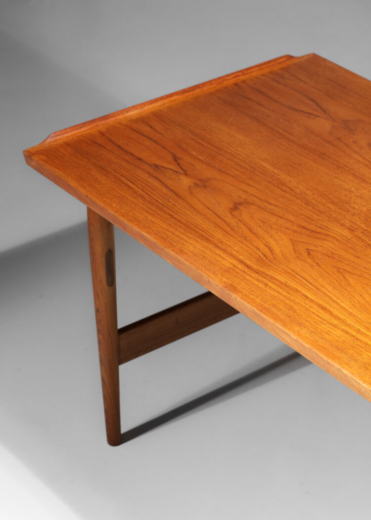 grand bureau arne vodder un caisson en teck danois scandinave E519