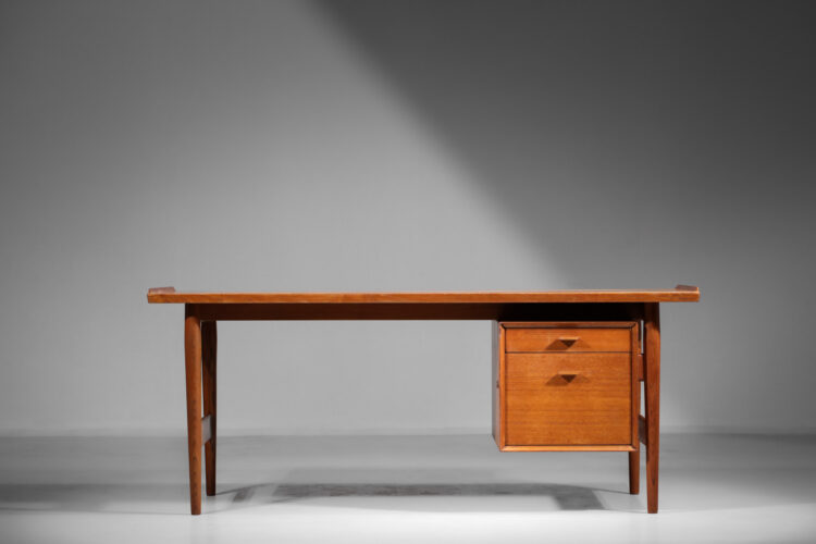 grand bureau arne vodder un caisson en teck danois scandinave E519