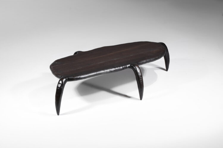 table basse bestiale par vincent vincent design bois brulé15