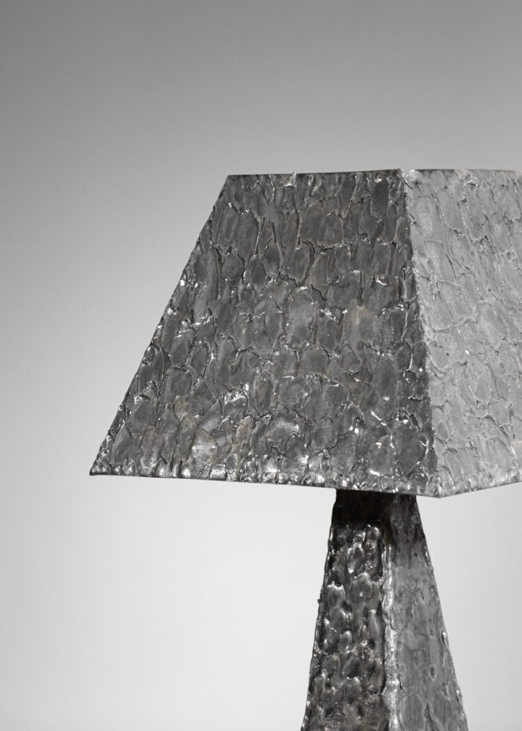 lampe artisanale en zinc brutaliste F016