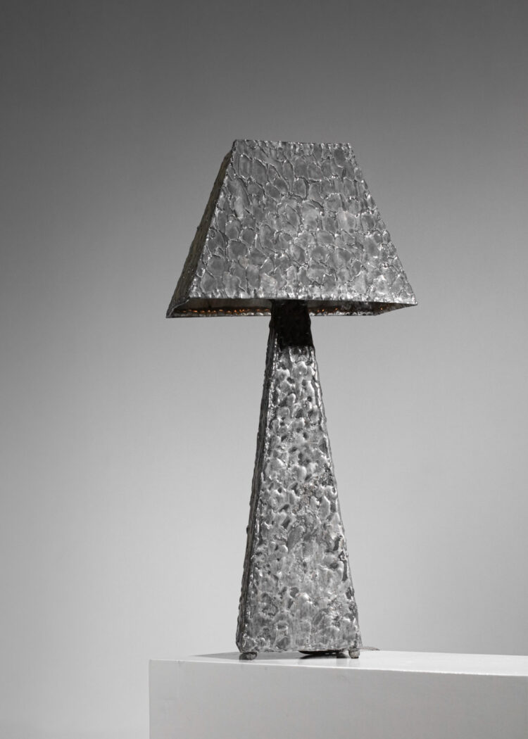 lampe artisanale en zinc brutaliste F016