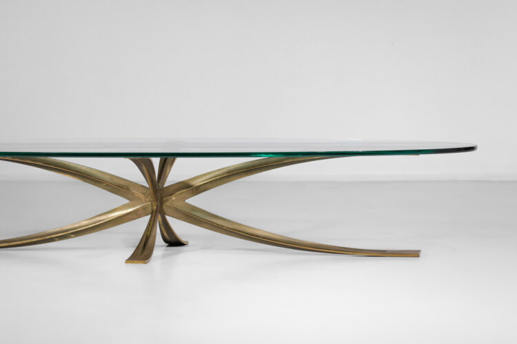 grande table basse Michel Mangematin en bronze doré et verre ovale - F593