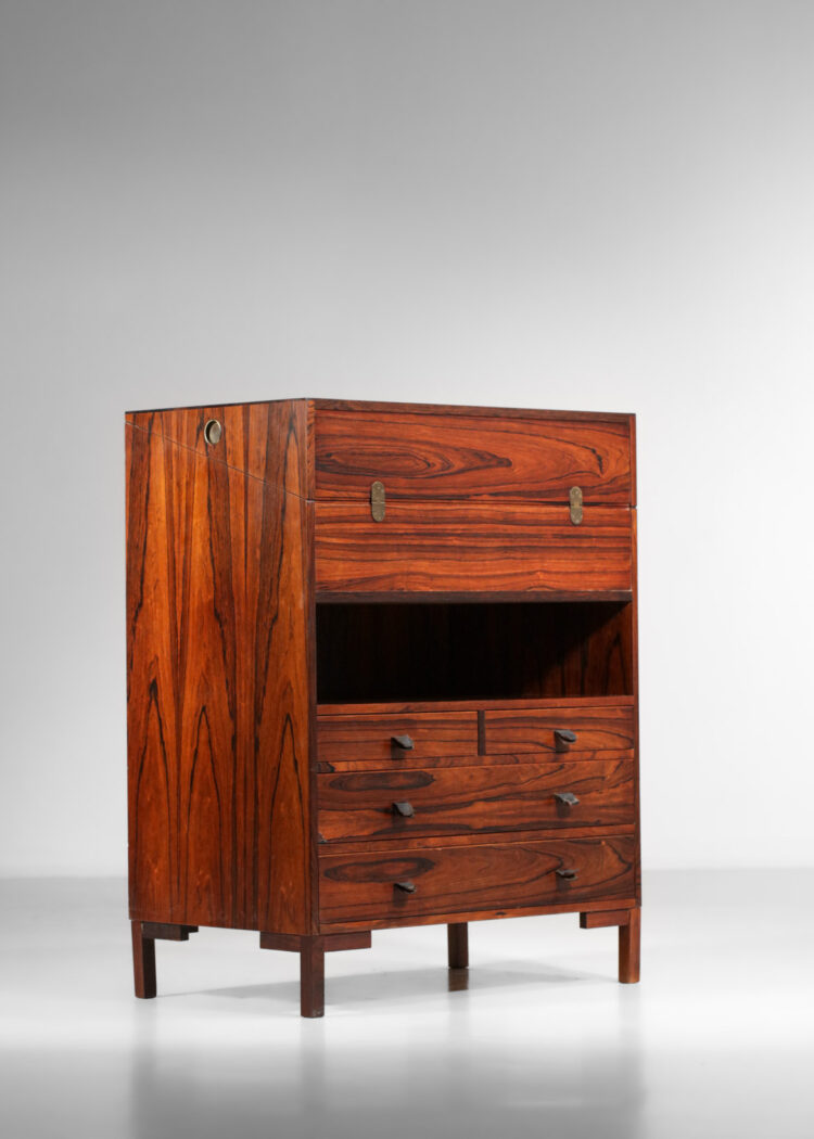 https://www.danke-galerie.com/wp-content/uploads/2022/01/meuble-commode-bar-danois-scandinave-palissandre-de-rio-bureau-annees-60-F480-8.jpg