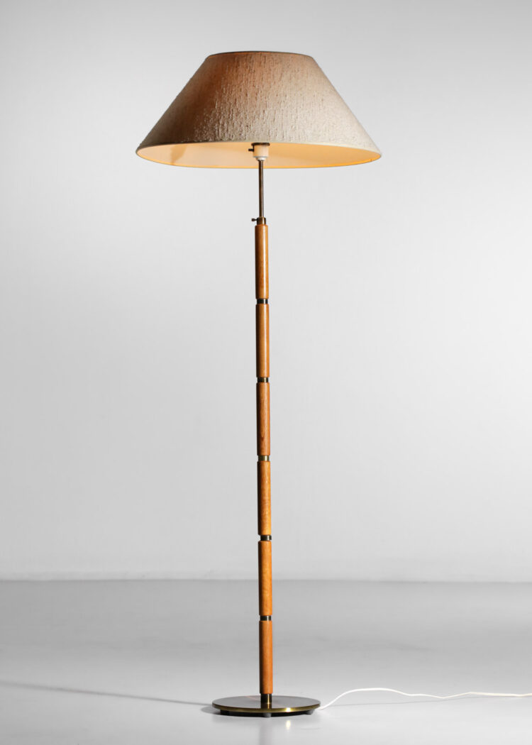 lampadaire suédois en laiton et teck années 70 style paavo tynell
