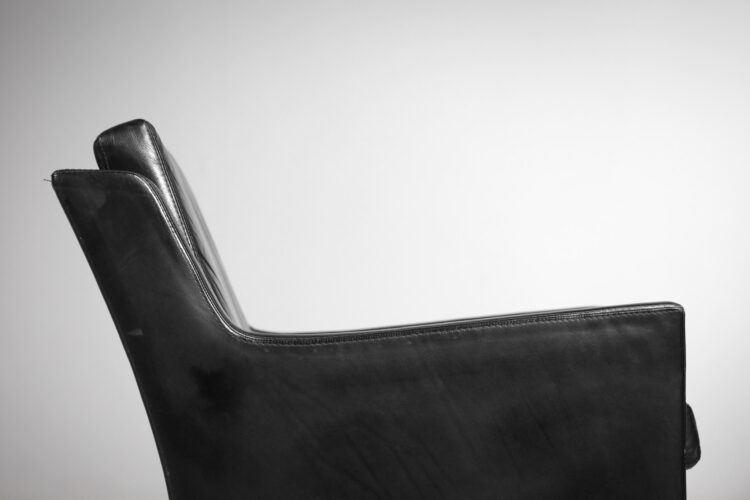 paire de fauteuil danois années 70 en cuir noir et palissandre de rio Kai Lyngfeldt Larsen - G123