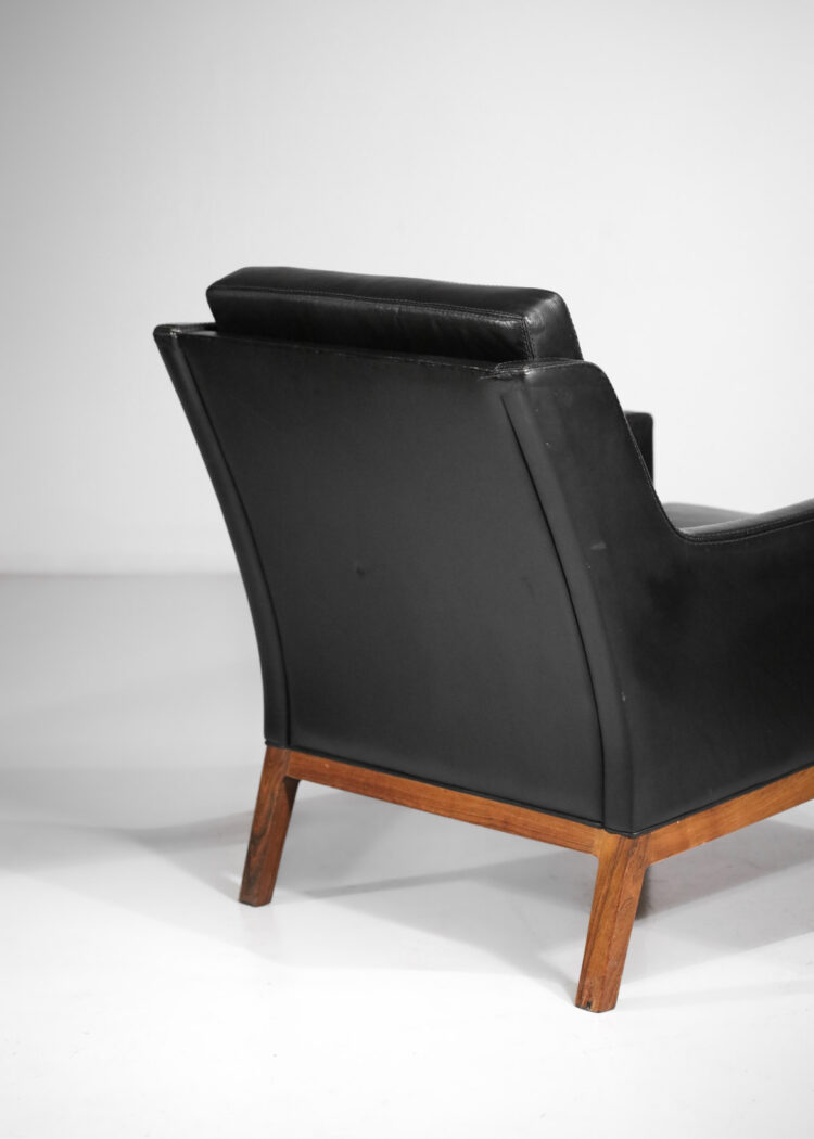 paire de fauteuil danois années 70 en cuir noir et palissandre de rio Kai Lyngfeldt Larsen - G123