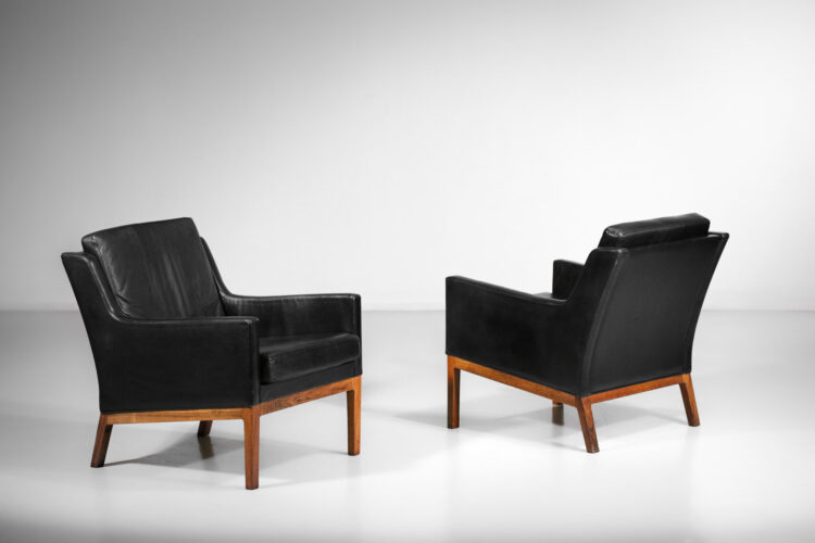 paire de fauteuil danois années 70 en cuir noir et palissandre de rio Kai Lyngfeldt Larsen - G123