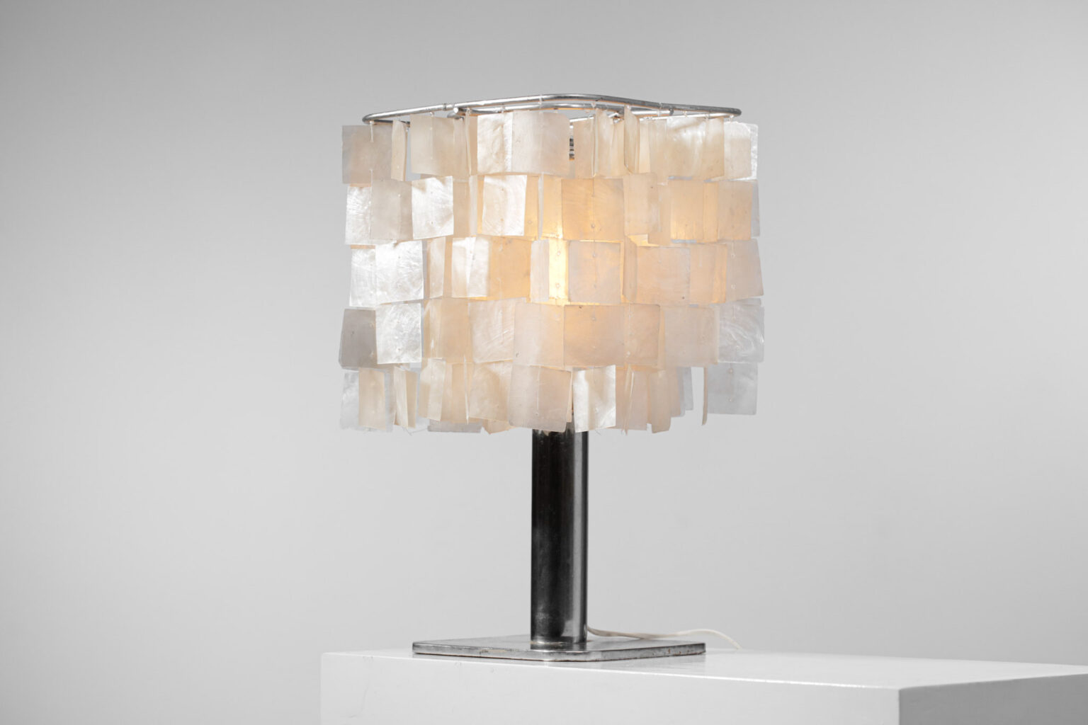 Grande lampe de table vintage avec un abat-jour personnalisé fait à la main