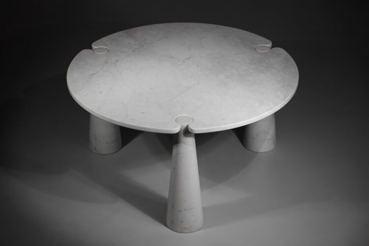 table à manger tripode en marbre de Carrare Angelo Mangiarotti modèle Eros