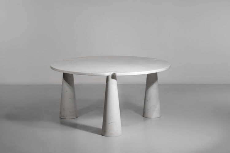 table à manger tripode en marbre de Carrare Angelo Mangiarotti modèle Eros