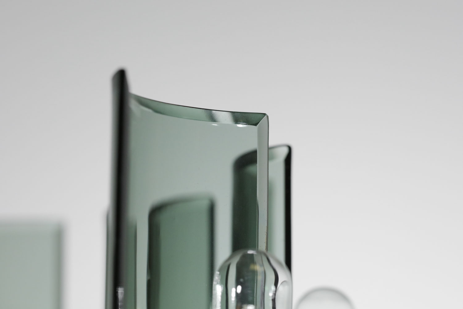 Grand lustre italien des années 50 verre fumé et laiton - G011