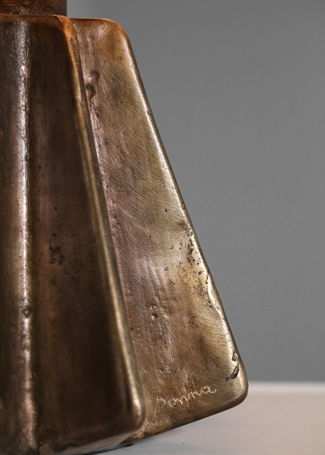 Lampe à poser par donna pour Danke Galerie bronze massif patiné