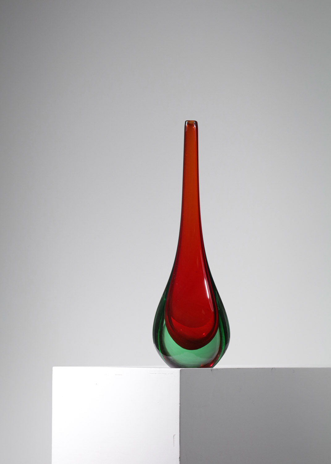 vase italien en verre rouge de Murano années 60