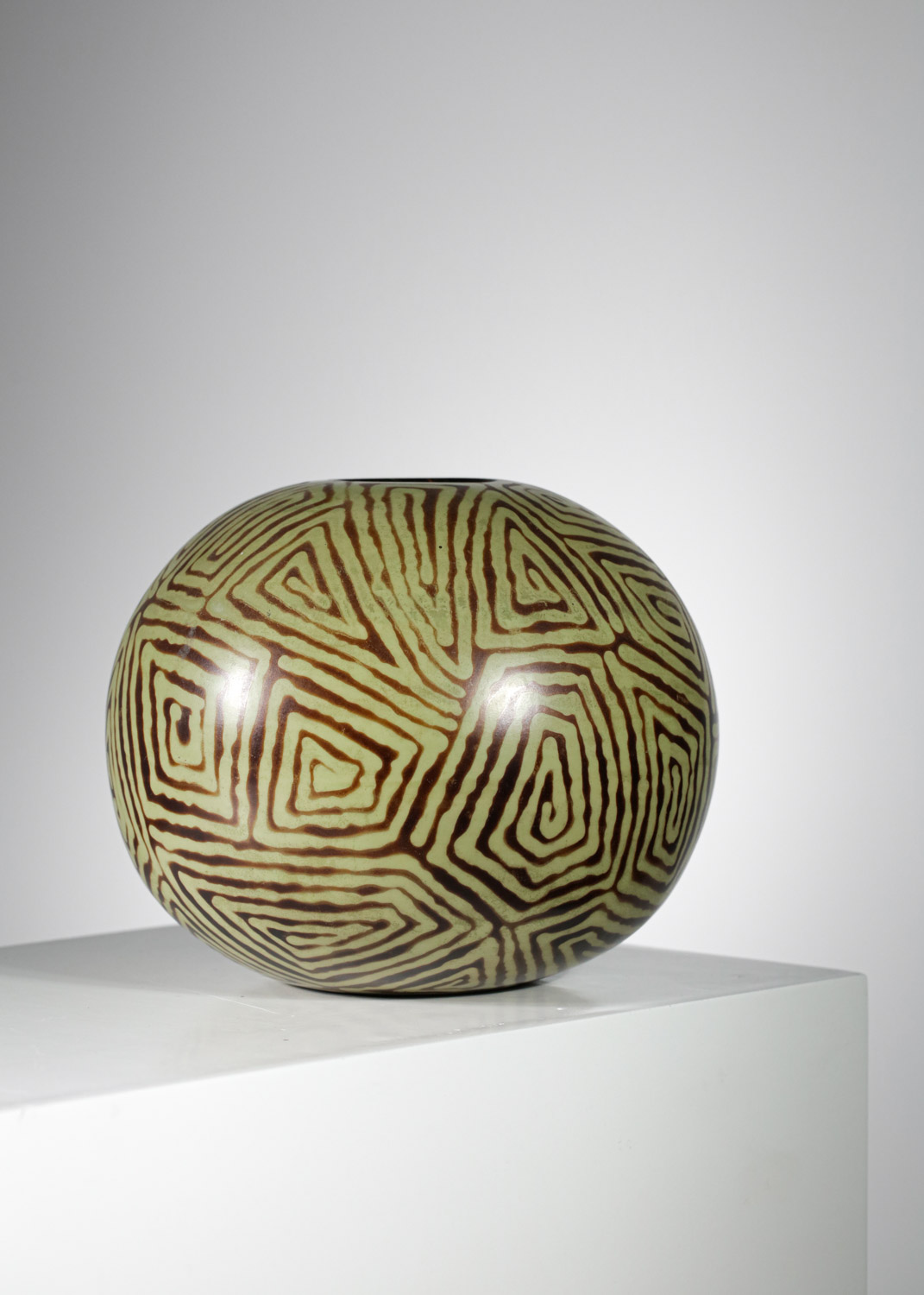 Vase boule décor géométrique style art déco - E088