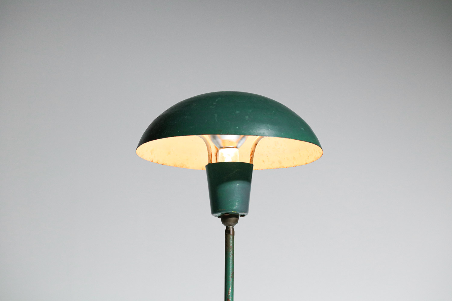 lampe de table danoise extérieur en métal laqué années 50 style Poul Hennigsen - G361