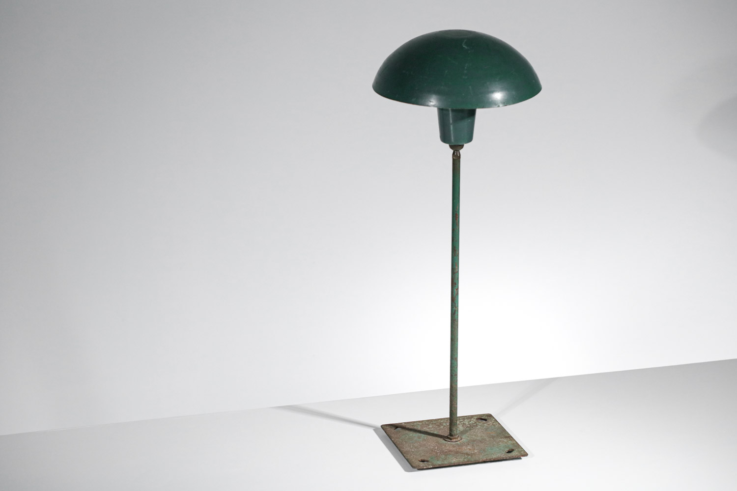 lampe de table danoise extérieur en métal laqué années 50 style Poul Hennigsen - G361