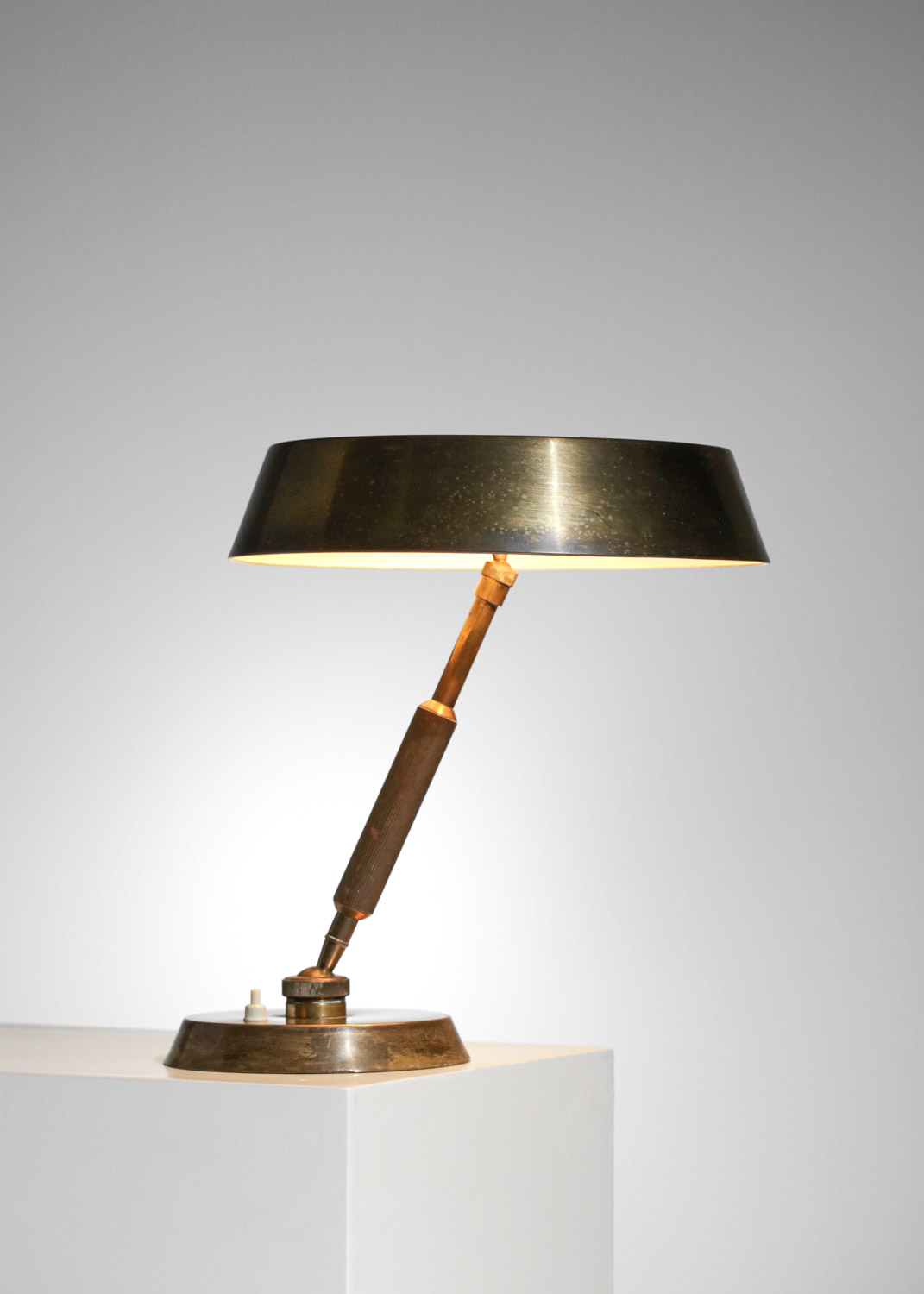 lampe de table italienne Oscar Torlasco des années 60 en laiton massif - G403