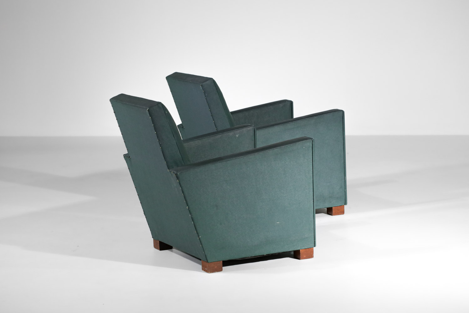 paire de fauteuils art déco modernistes simili cuir vert style Jacques Adnet - G829