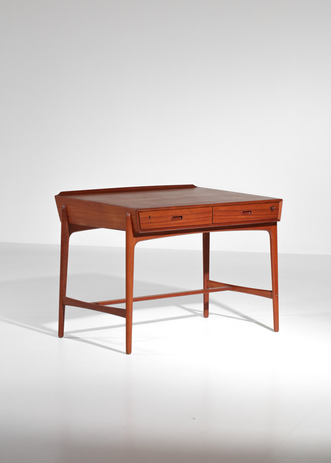 Bureau vintage danois en teck des années 60