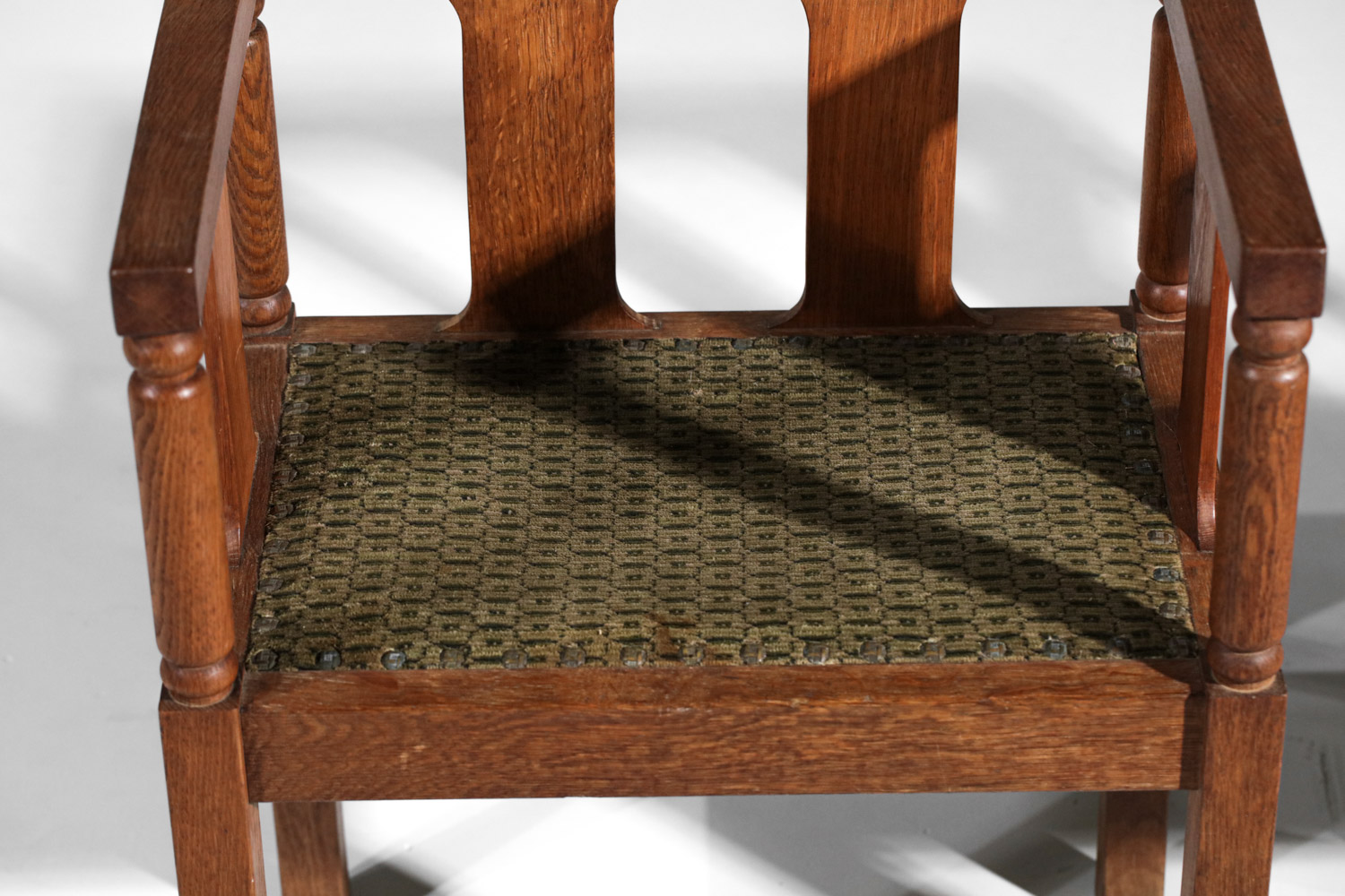paire de chaises accoudoirs espagnoles des années 40 en chêne - G682