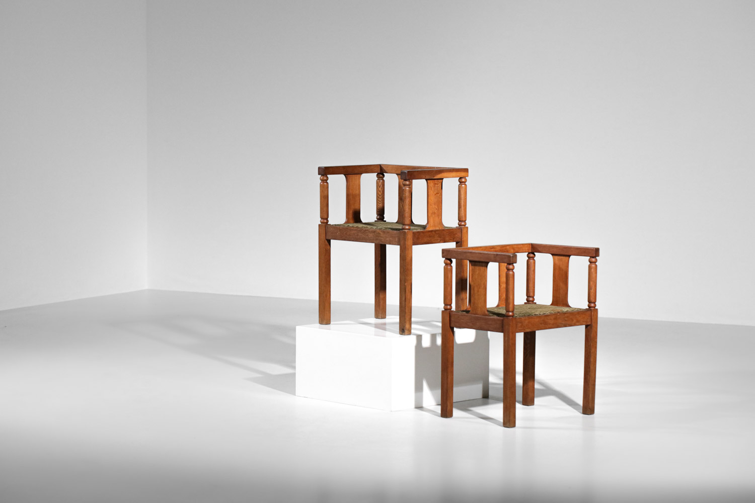 paire de chaises accoudoirs espagnoles des années 40 en chêne - G682