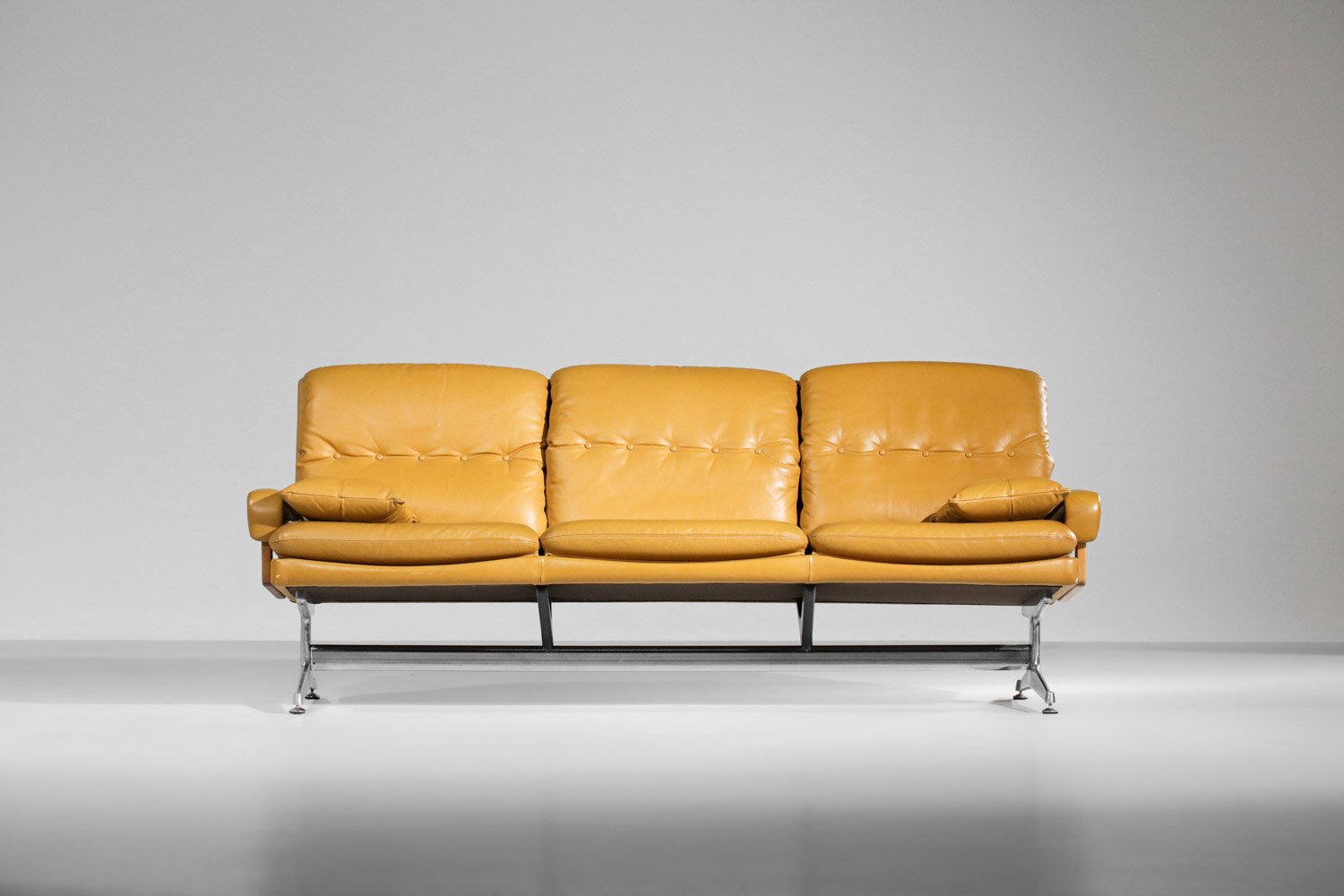 Canapé cuir jaune style Charles et Ray Eames - sofa banquette germany - H06