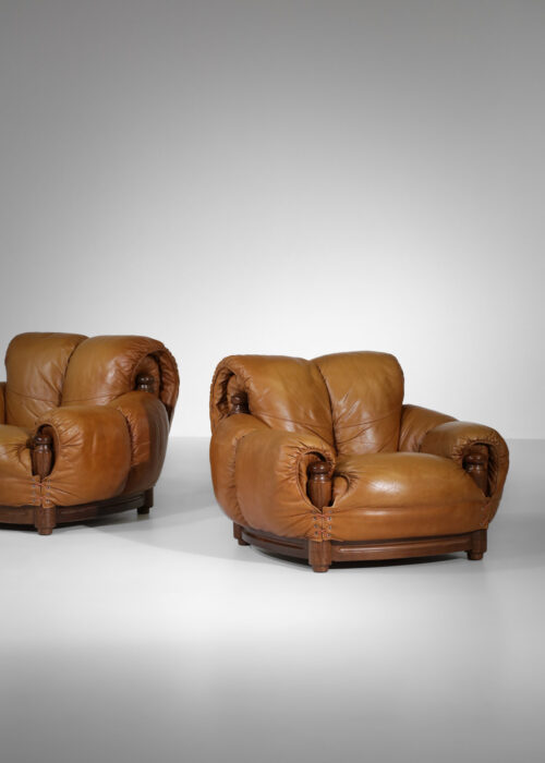 paire de fauteuils en cuir cognac galbé boule années 70