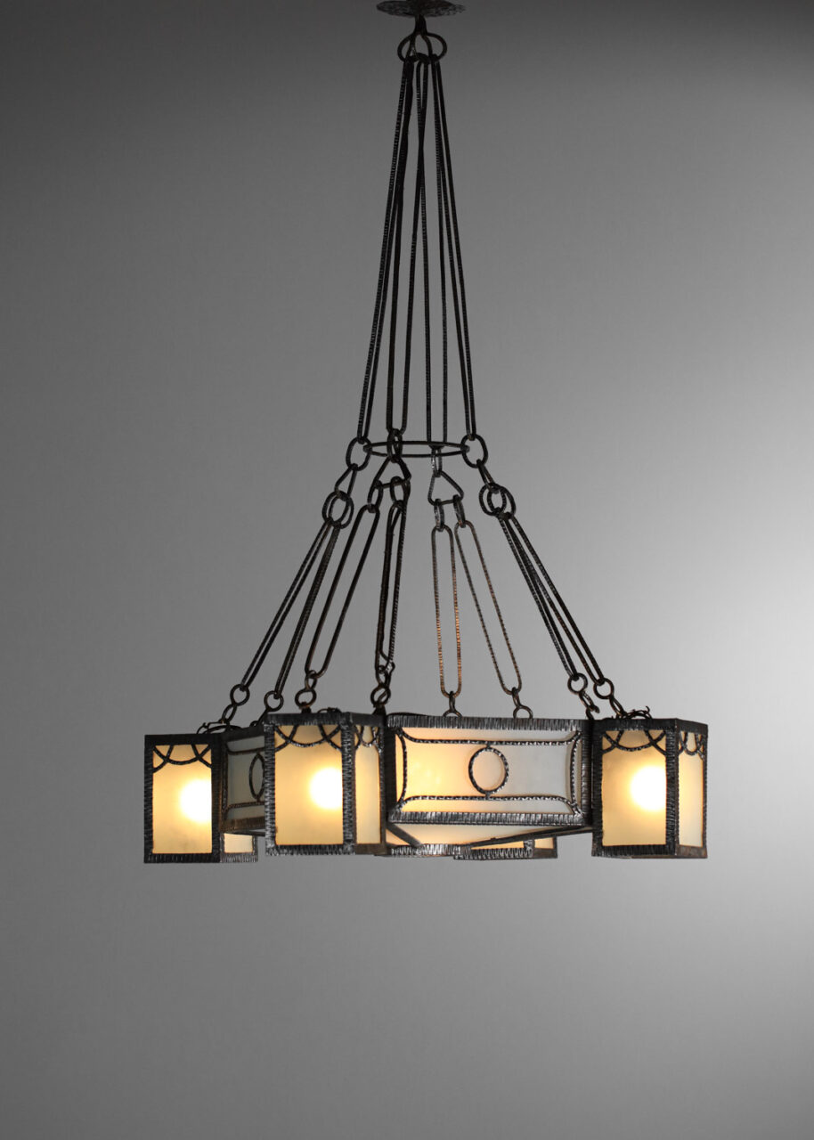 Lampe à suspension Art Déco française en fer forgé et verre dépoli de Muller Frres En vente sur