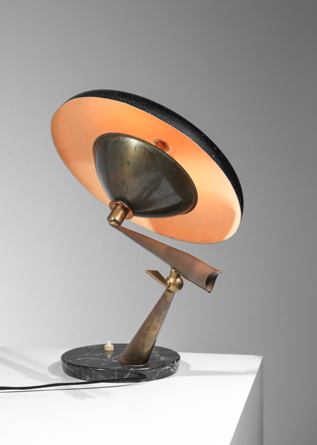 Lampe de table italienne années 50 attr. à Lumen laquée noire et laiton socle en marbre Années 60 style arredoluce stillux H130