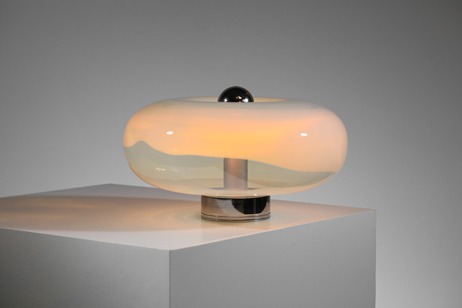 lampe de table italienne Mazzega donut en verre et structure chromée années 70 - G313